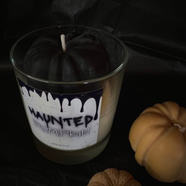 Hunted Pumpkin soy candle – Halloween-themed candle with spooky scents